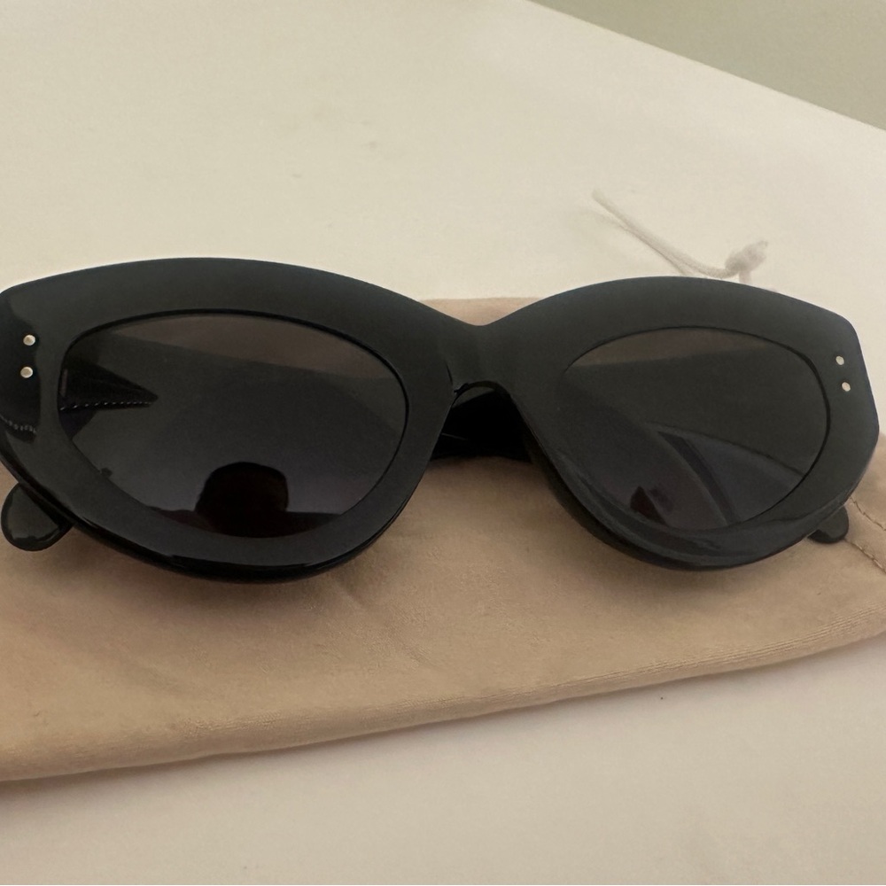 Oversized Black Cat-Eye Sunglasses with Chunky Frame